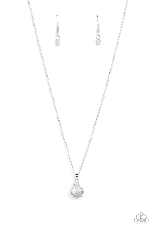 Paparazzi Flower Patch Fabulous White Necklace